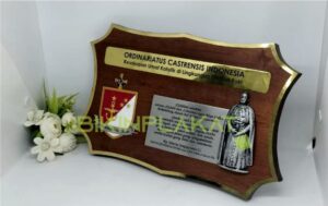 plakat kayu