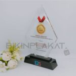 bikin plakat akrilik
